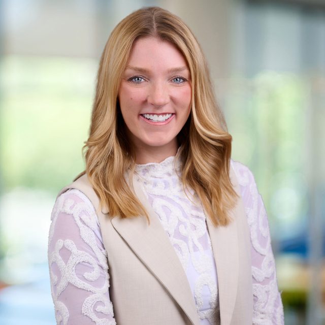 Lindsey Smith headshot